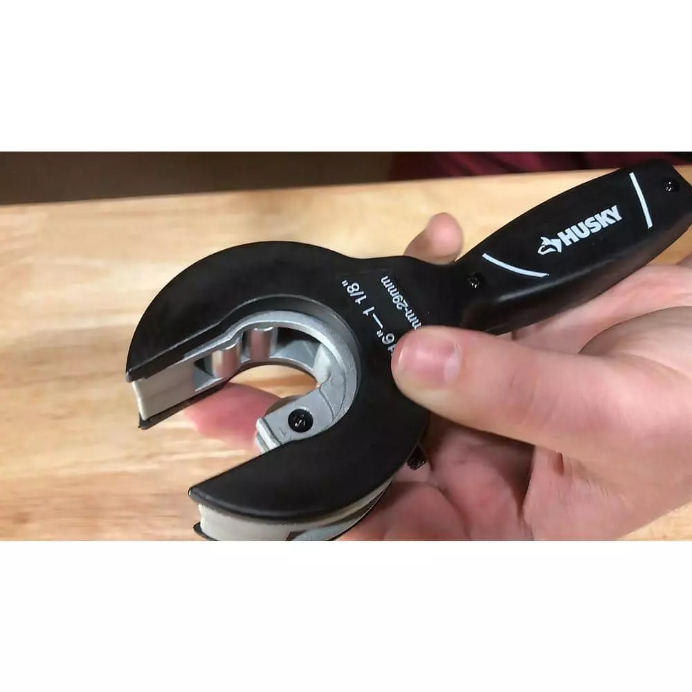 Husky 1-1/8 in. Ratcheting Tube Cutter 6 Husky 1-1/8 in. Ratcheting Tube Cutter - Image 4