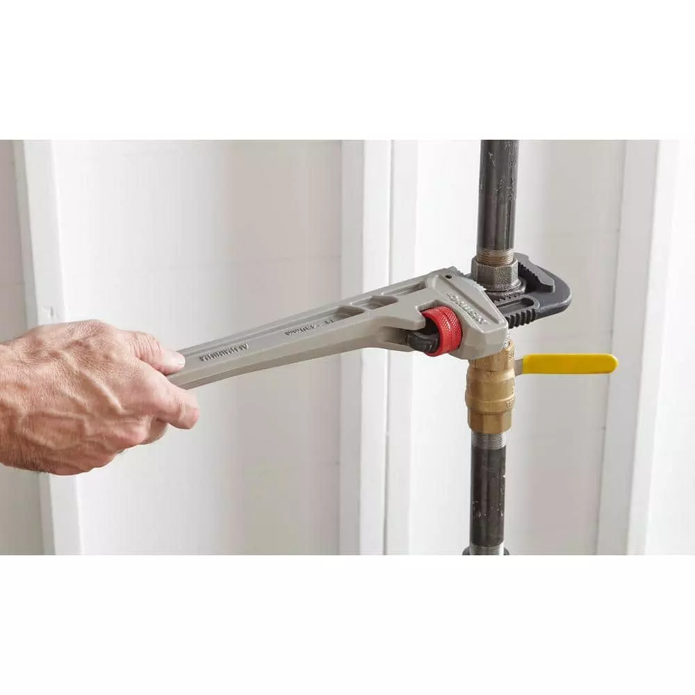 Husky 14 in. Aluminum Pipe Wrench with 1-1/2 in. Jaw Capacity 4 Husky 14 in. Aluminum Pipe Wrench with 1-1/2 in. Jaw Capacity - Image 2
