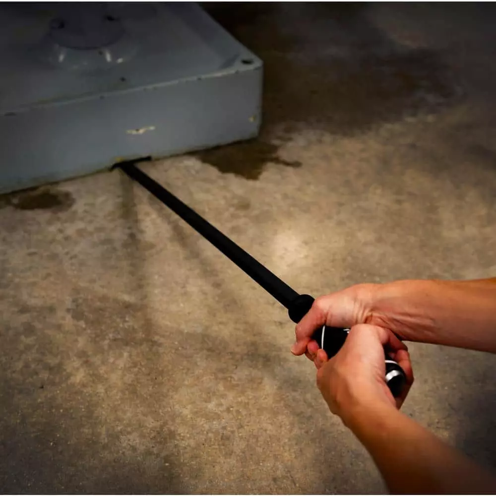 Husky 36 in. Pry Bar 6 Husky 36 in. Pry Bar - Image 4